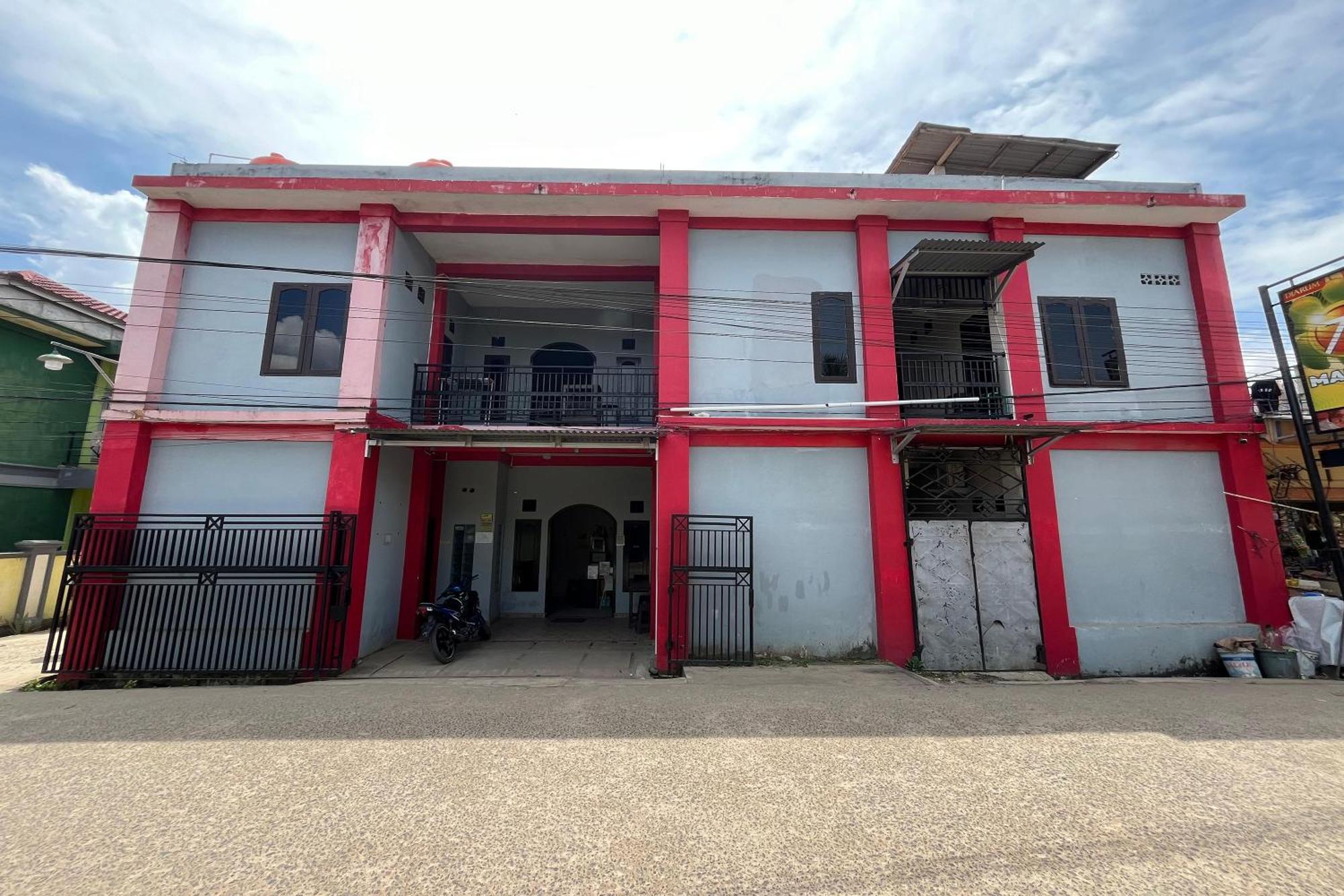 Steze Guesthouse Syariah Mendalo Jambi Exterior photo